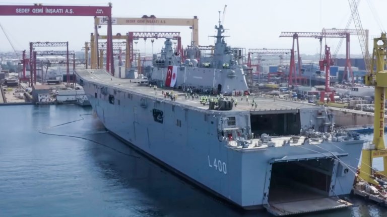 Лекият самолетоносач "Анадола"