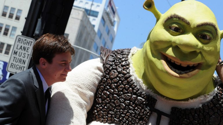 Шрек/ Майк Майърс
Актьорът, който озвучава Шрек, обяви, че Шотландия е по-добре да остане част от Великобритания. Когато го питат по радио BBC Четири, канадският актьор с ливърпулски корени, отговаря с шотландски акцент "Шрек иска това, което искат шотландците". След това актьорът добавя, вече с нормалния си глас, че обича Шотландия и се надява те да останат част от Великобритания, но пак би ги обичал и ако това не се случи