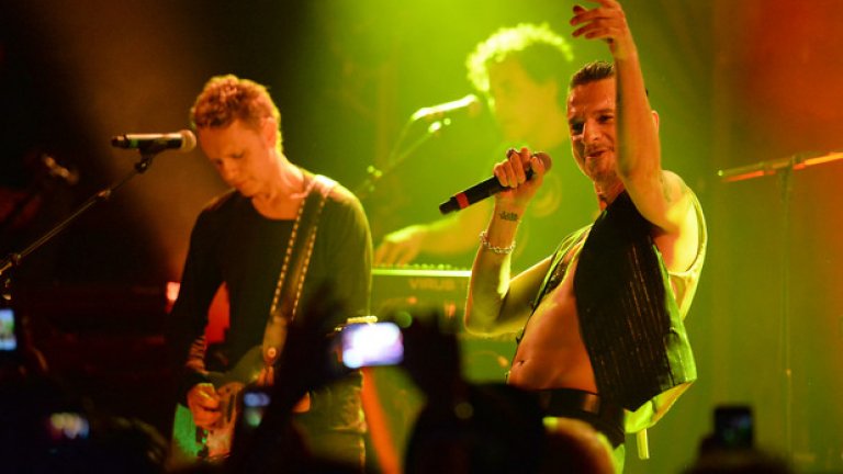 Истинска загадка е как гениите от Depeche Mоde минават триумфално през 80-те и 90-те години единствено с 1 номинация за "Грами". Следващите им 4 номинации се случват едва след 2001-ва