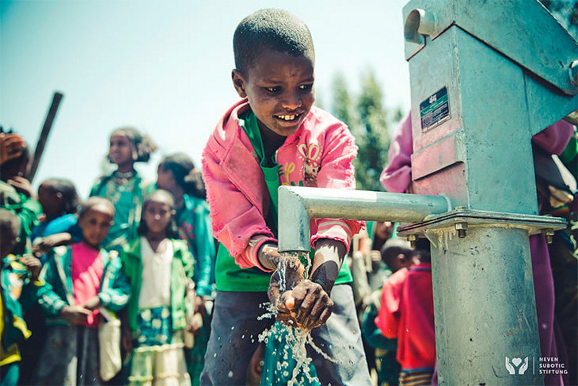 Фондацията на Суботич осигурява достъп до чиста вода на хиляди хора в Етиопия, помага и за образованието на децата
