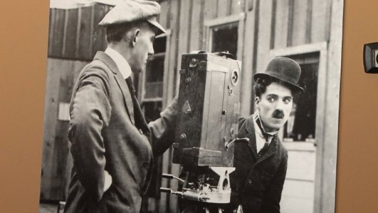 Най-ранният документ е паспортът му, издаден през 1920 г.