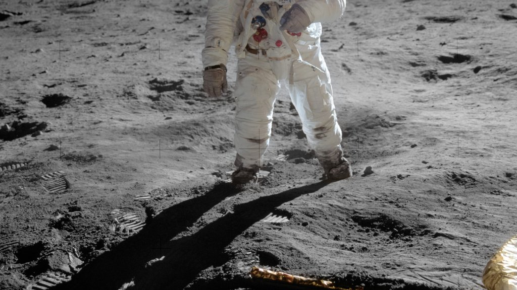 Aldrin_Apollo_11_original