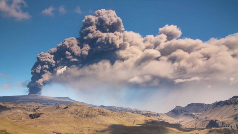 Исландският вулкан изхвърли вулканична пепел на височина от около 8,5 км в атмосферата. Той се активизира на 20 март и 25 дни по-късно изригна.