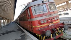 Пожар блокира бързия влак Варна-София за час