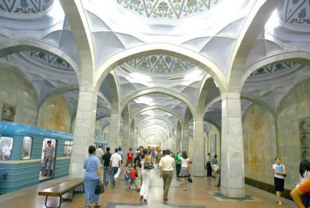 По-слабо известно, но не по-малко впечатляващо, е метрото в Ташкент