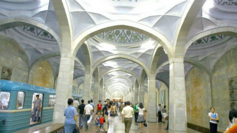 По-слабо известно, но не по-малко впечатляващо, е метрото в Ташкент
