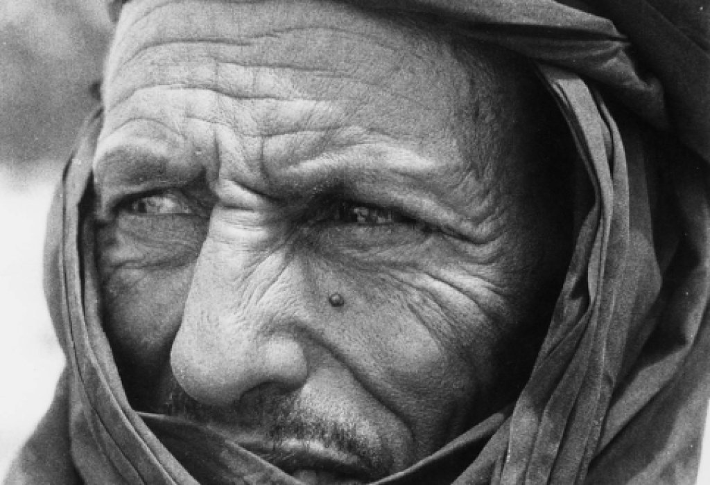 COLLECTIE_TROPENMUSEUM_Portret_van_Sidi_Amed_een_Tuareg_vluchteling_uit_Mali_te_Dori_TMnr_20010117