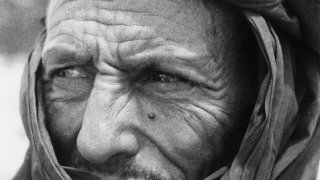 COLLECTIE_TROPENMUSEUM_Portret_van_Sidi_Amed_een_Tuareg_vluchteling_uit_Mali_te_Dori_TMnr_20010117