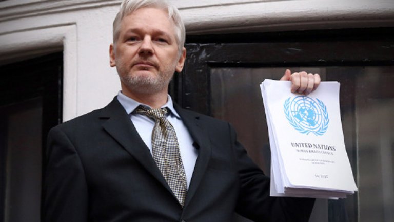 Създателя на Уикилийкс се подслони в посолството на Еквадор в Лондон през 2012 година, след като загуби обжалването на заповедта да бъде екстрадиран в Швеция заради обвинения, които отрича.