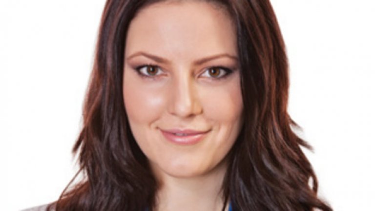 "Подавам оставка, защото съм представител на протестиращите хора. Тези, заедно с които повече от година бяхме по площадите", написа Ива