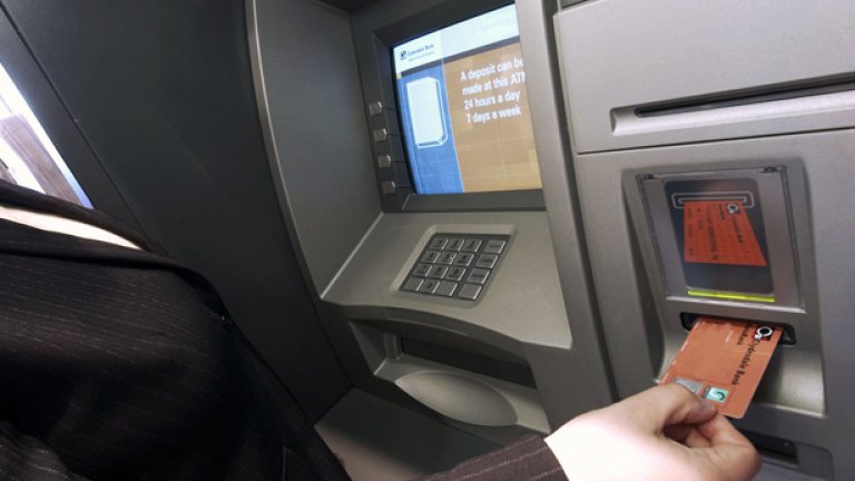 Крадци взривиха банкомат в София