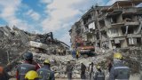 Разрушенията и спасителните акции след земетресенията продължават