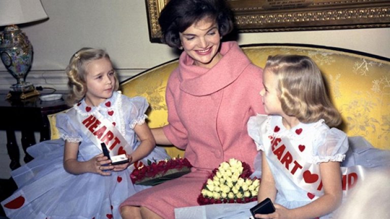 Децата неизменно са център на нейния свят