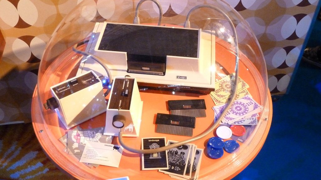1280px-Festival_du_Jeu_Vidéo_-_2010-09-11_-_Magnavox_Odyssey_1