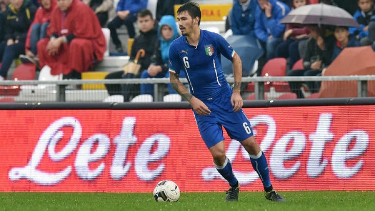 19. Алесио Романьоли (Милан).
През лятото взриви Рим, като напусна Рома в посока Милано и си призна, че за него това е облекчение. Юноша на "вълците", но... оказа се, запален фен на Лацио!  Централният защитник вече е на 20 години и в Милан очакват скоро да се превърне в лидер на отбраната.