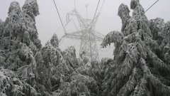 Между другото, често големият виновник за прекъсването на тока по време на сняг е държавното ЕСО