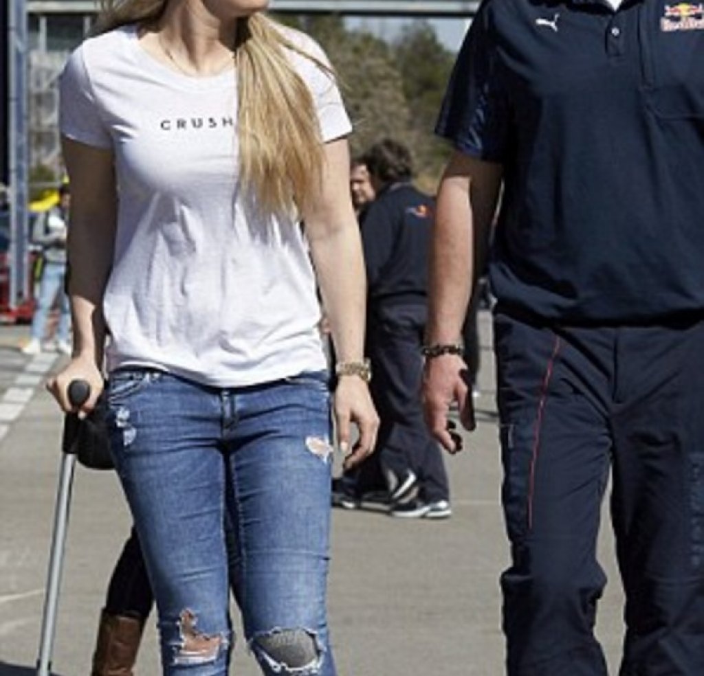 Служител на Red Bull помогна на Линдзи да стигне по-бързо до моторхоума на Mercedes