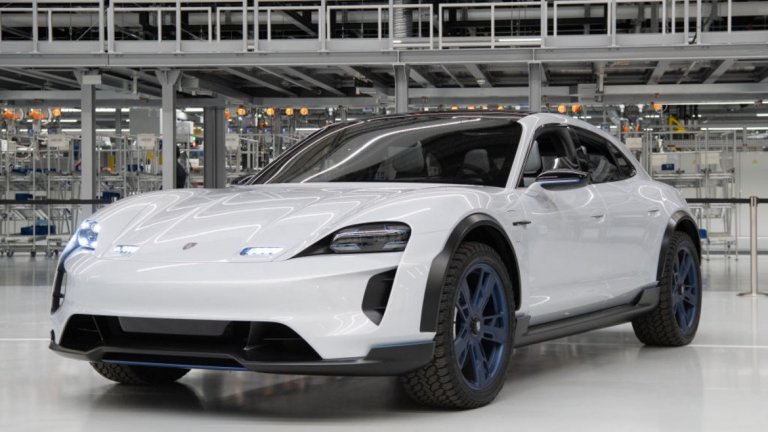 Porsche Taycan 
Taycan беше представен в началото на септември тази година и е първият напълно електрически автомобил на Porsche. Той се предлага в две разновидности – с 670 или със 751 конски сили, съответно на начални цени от 150 и 185 хил. долара. 
Електромобилът ускорява от 0 до 100 км/ час за 2,6 секунди и може да измине до 500 км с едно зареждане. Максималната му скорост достига до 260 км/ час, а четири минути зареждане са достатъчни за изминаването на около 100 км.
От Porsche могат само да са доволни от първия си електрически автомобил – от премиерата му през септември насам вече има над 30 хил. резервирани бройки.