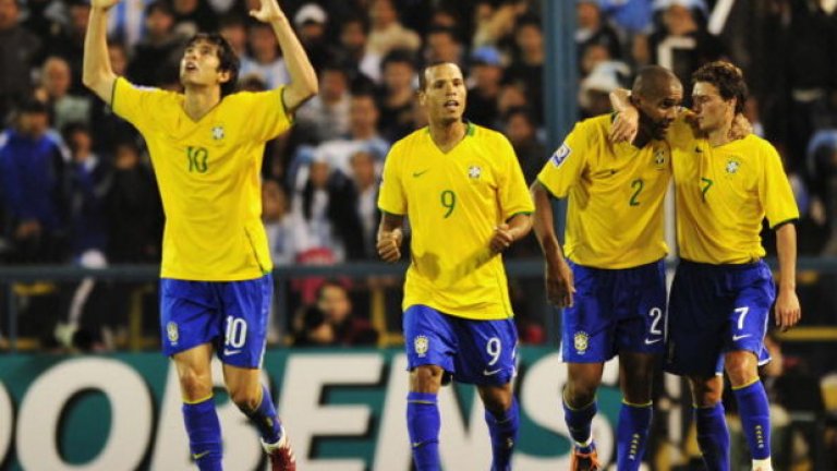 Дунга срещу Марадона
Когато двата отбора се срещнаха отново в Росарио на 5 септември 2009-а, ситуацията бе коренно различна – Бразилия вече водеше в класирането, а Аржентина, под ръководството на Диего Марадона – бе паднала до четвъртото място. „Селесао“ спечели с 3:1 в единствения случай, в който гост печели това дерби. Луиш Фабиано на два пъти и Луизао вкараха головете за бразилците, които завършиха квалификациите като лидери. Хесус Датоло се разписа за Аржентина, която трябваше да чака до последния кръг, за да си гарантира място на Мондиал 2010.