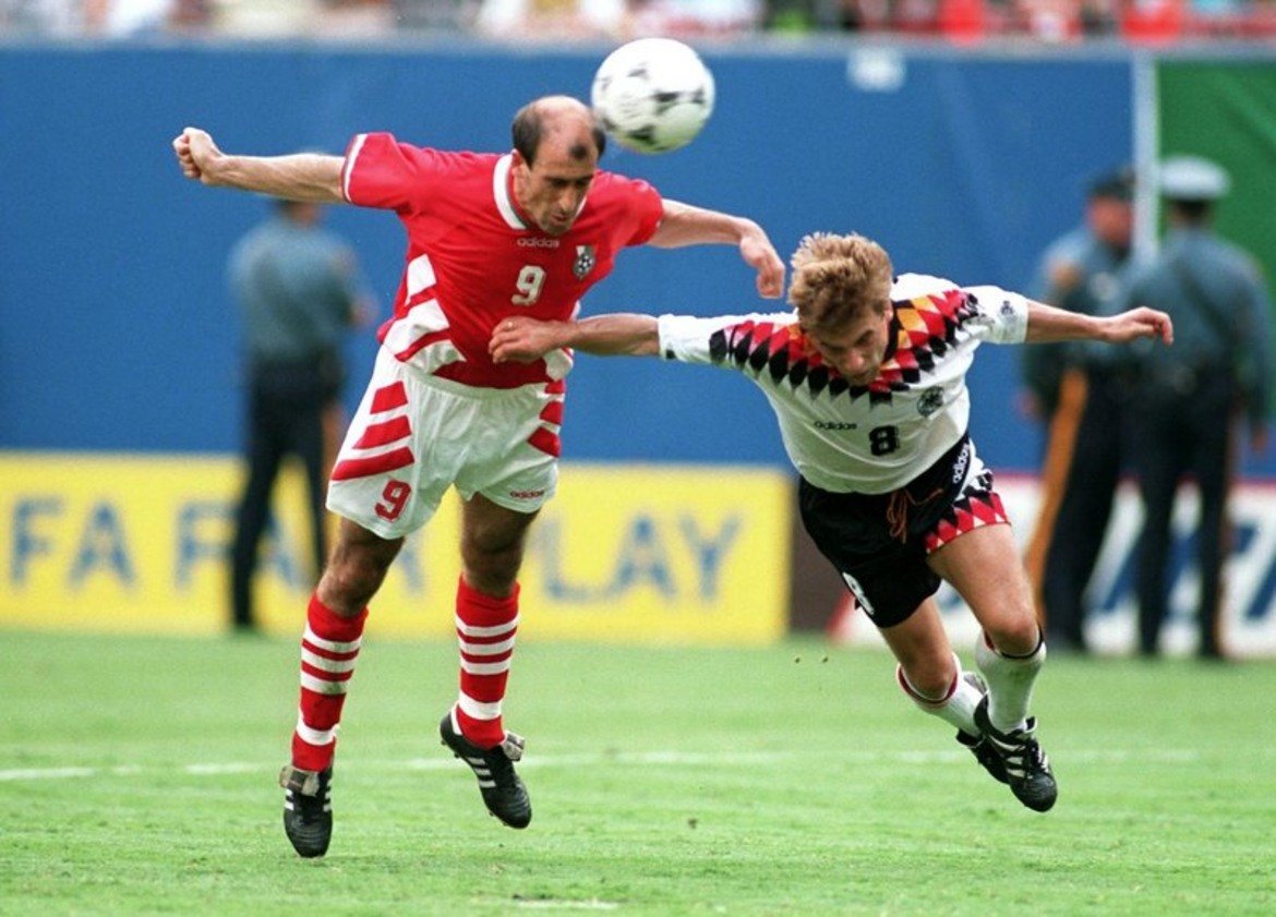 Голът с глава на Йордан Лечков за победата с 2:1 срещу Германия на четвъртфиналите на Мондиал 1994.
