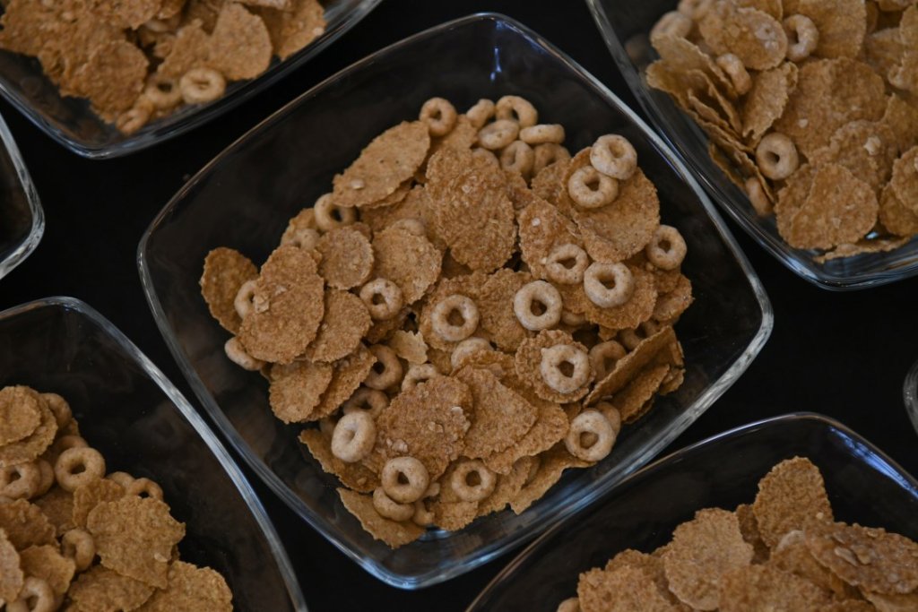 CheeriosOats_bowl