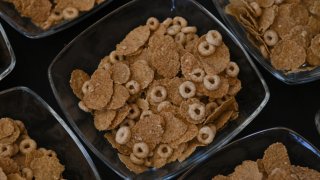CheeriosOats_bowl