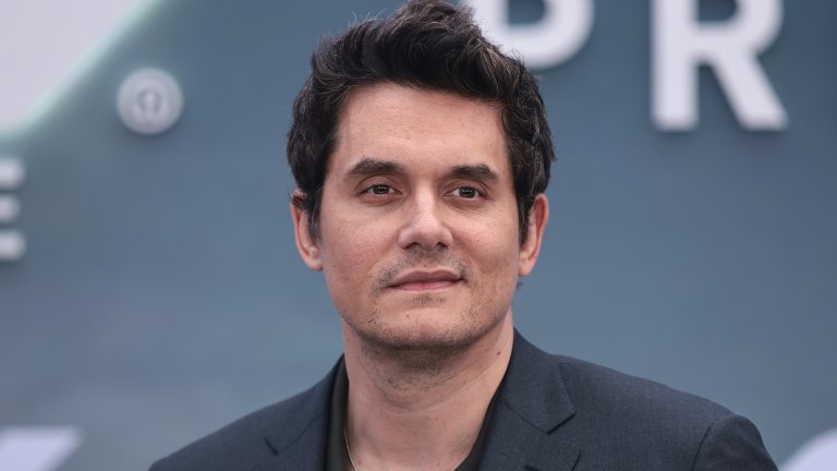 Джон Мейър
Тейлър Суифт е на 19 години, а Джон Мейър на 32, когато започват да си пишат в Twitter. Онлайн комуникацията им прераства в идея за съвместен музикален проект, а впоследствие и в романтична връзка, която продължава около половин година. 
След раздялата Суифт издава песента Dear John, в която обвинява Мейър, че я е манипулирал, използвайки разликата във възрастта им.
Макар певицата никога да не е потвърждавала, че песента е за него, в интервю за Rolling Stone през 2012 г. Мейър признава, че се е припознал като лирическия герой в текста и се е почувствал унизен, когато песента се превърна в хит.