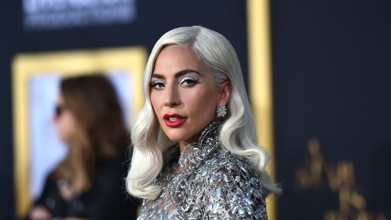 Лейди Гага
Стефани Джоан Анджелина Джерманота е израснала в Горен Уестсайд в Манхатън. Посещавала е престижно частно училище – католическото Sacred Heart, а семейството е живеело в двоен апартамент. Самата певица по-късно е споделяла, че всички пари на семейството са отивали за училището и жилището и тя не е била сред децата от изключително богати фамилии в Sacred Heart.
Баща ѝ Джо Джерманота е бил собственик на компания, която доставя wi fi за хотели. По-късно открива и ресторант в Ню Йорк.