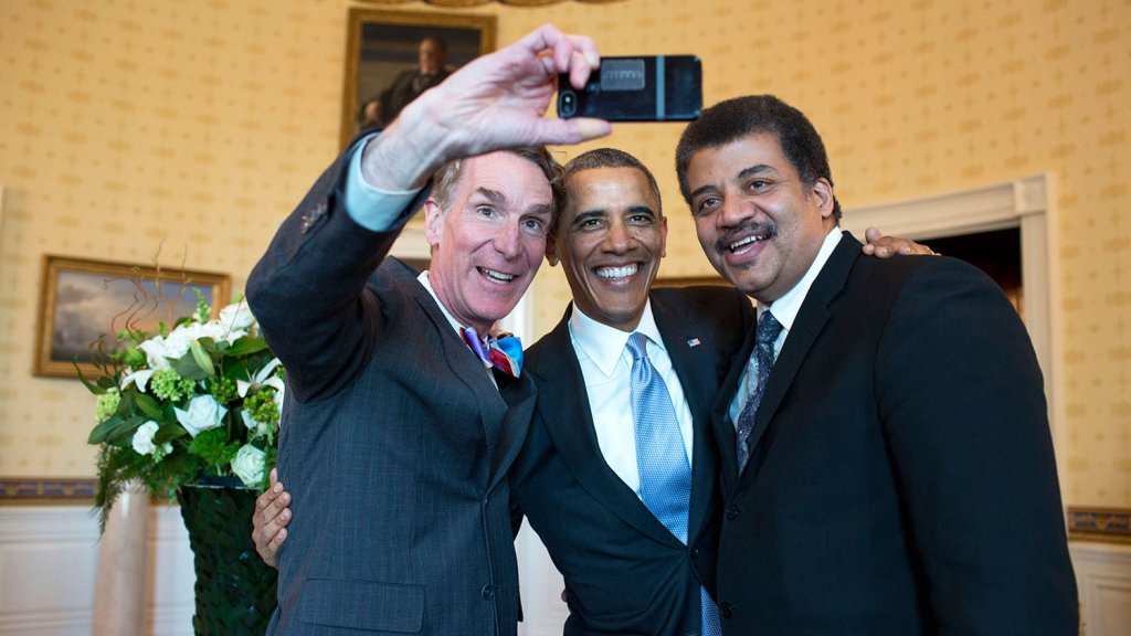 Bill_Nye,_Barack_Obama_and_Neil_deGrasse_Tyson_selfie_2014