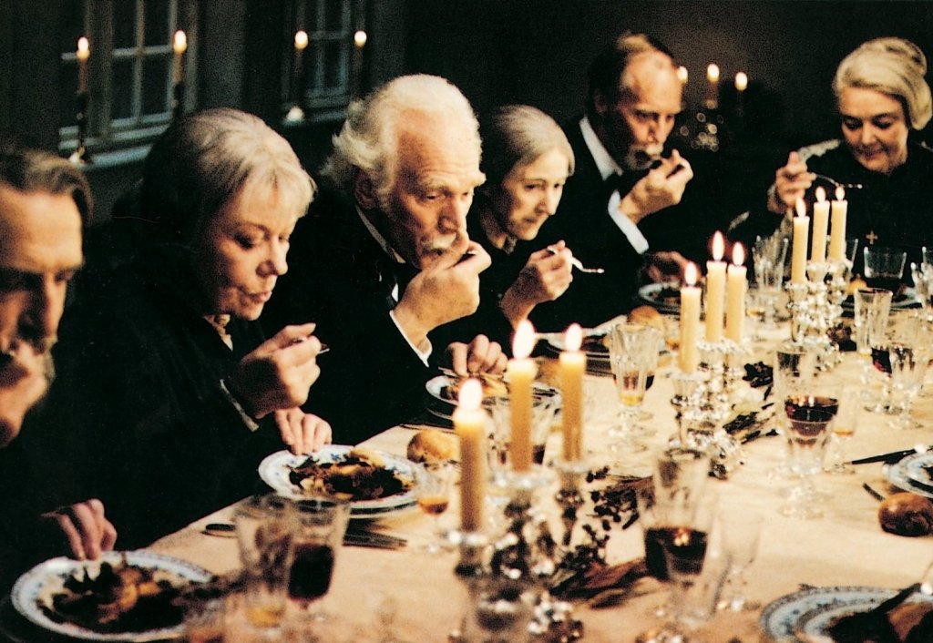 Угощението на Бабет има статуетка Оскар в категорията най-добър чуждестранен филм, а понякога Академията знае какво прави. Нужно е само да кажа, че историята, по която е заснет филма, е на Карен Бликсен – онази невероятна жена, по чийто мемоари е направен