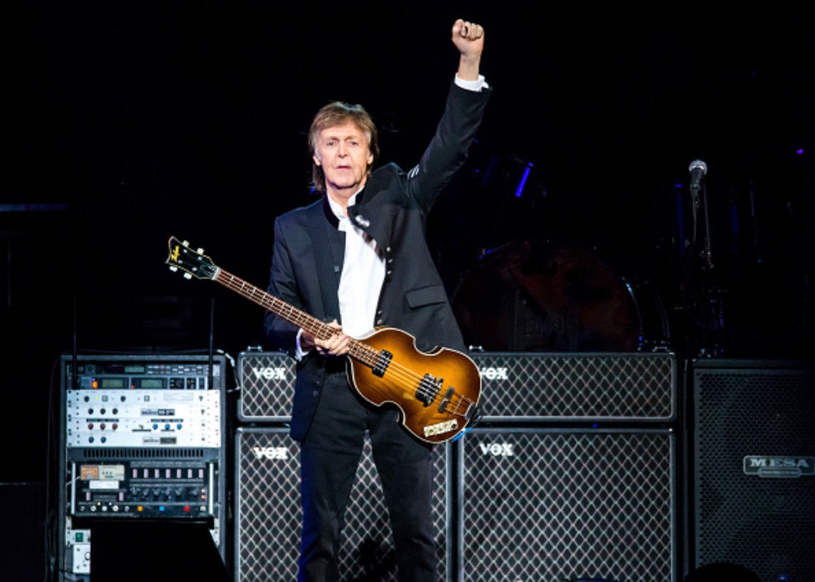Paul McCartney - Live And Let Die ("Джеймс Бонд: Живей, а другите да умрат")
Тръгнахме в анонса с парчето на Били Айлиш за новия филм от поредицата за Джеймс Бонд, няма как да не включим някоя и друга песен, посветена на 007. В случая сър Пол Макартни е един от безспорните претенденти за "Най-култово Бонд парче". 