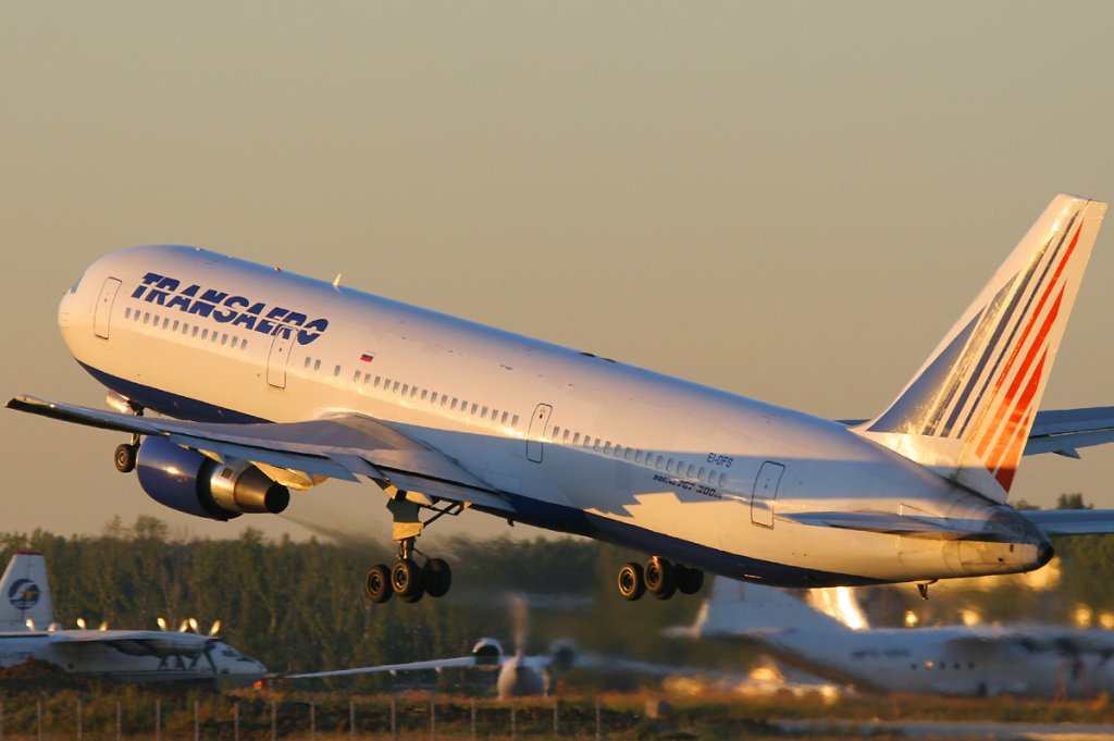 Transaero_Boeing_767-300ER