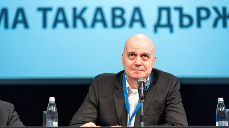 Защитниците на партията на Слави Трифонов тълкуват името й в съда