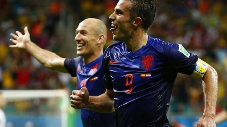 14.	Футболът е по-добър от този в Южна Африка, защото е топло
Високите температури повишиха нивото на атакуващ футбол и качествена футболна продукция, на която ставаме свидетели в Бразилия. Видяхме дори комично текучество от голове, в сравнение с преди четири години, когато температурите в ЮАР бяха значително по-ниски. Пример – финалната среща между Хоалндия и Испания преди четири години, която иберийците спечелиха доста трудно след продължения с 1:0 и сблъсъкът между двата тима в групите, когато „лалетата“ прегазиха испанците с 5:1. Очевидно жегата покачва качеството (но не и на защитата).