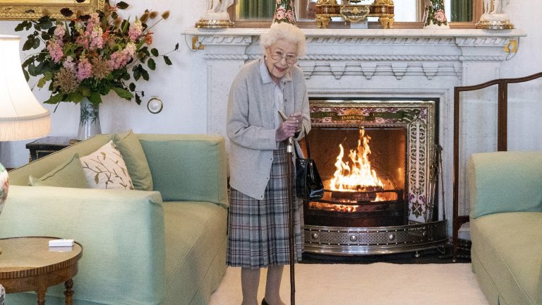 Всички деца на кралицата са или в имението ѝ в Шотландия, или пътуват натам