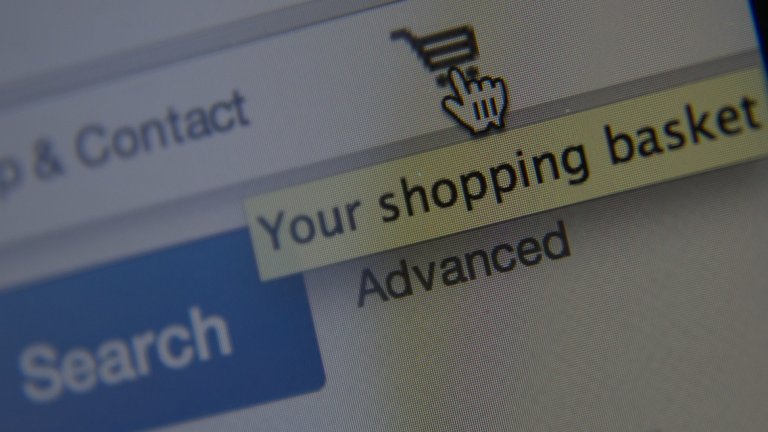 20 процента от анкетираните в ново проучване заявяват, че биха се отказали да пазаруват в даден онлайн-магазин, ако там не се предлага плащане през интернет