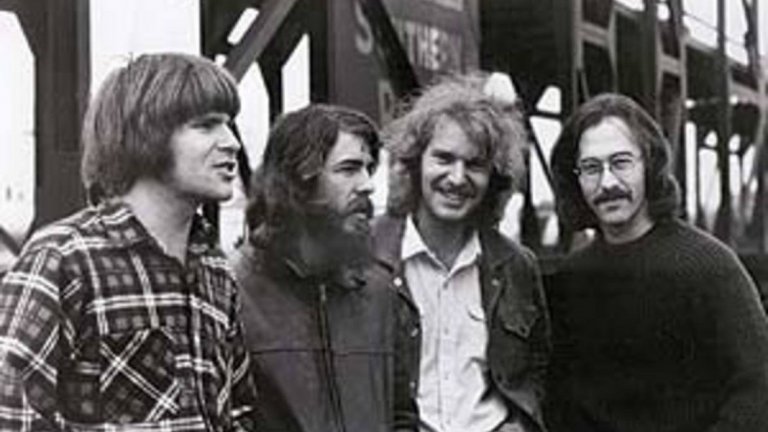 Creedence Clearwater Revival - Fortunate Son
Правим рязко връщане назад към края на 60-те и едно от най-емблематичните парчета за този период - Fortunate Son, чийто китари няма как да бъдат сбъркани.
