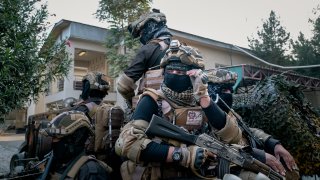 Пакистан и Афганистан на ръба на война: Десетки загинали при сблъсъци по границата