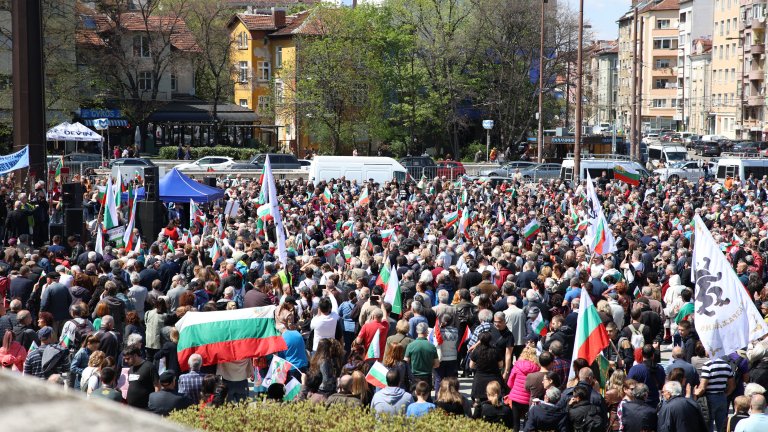 Протест в София иска мир, неутралитет и референдум с 6 въпроса (снимки)