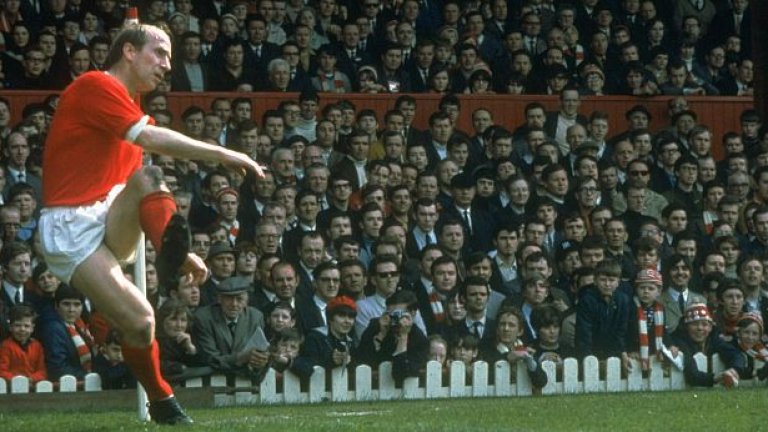Боби Чарлтън все още държи головият рекорд за Манчестър Юнайтед.Той игра 17 години за Червените дяволи.