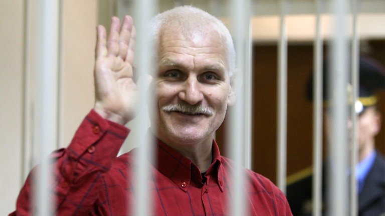 Алес Бяляцки е основател на група за правата на човека