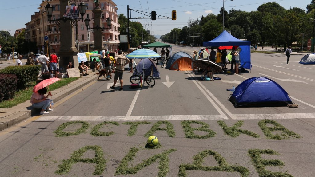 Те са категорични, че лагерът на "Орлов мост" остава, докато не постигнат исканията си.