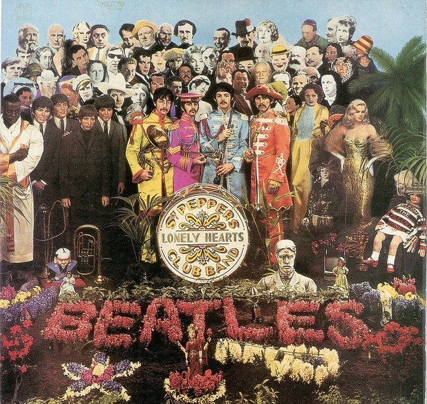 The Beatles – Sgt. Pepper’s Lonely Hearts Club Band (1967)

Не е първият албум, комбинирал рок музика с високо изкуство. Но е едно от изключенията, в които музиканти с ранга и популярността на Beatles (ако въобще е имало музиканти от такъв ранг и популярност преди тях) решават така рязко да обърнат гръб на всичко, което ги е направило известни и напълно да преоткрият себе си. С други думи, за първи път Beatles са освободени от отговорността да бъдат Beatles. 

Иронията е, че никой друг албум не ги утвърждава толкова категорично в музикалната история. Прекратили концертите си на живо и посветили се на студийна работа с невиждани дотогава технически възможности, те създават поредица от песни, които по-късно ще се окажат начало на поне няколко нови музикални вселени.

