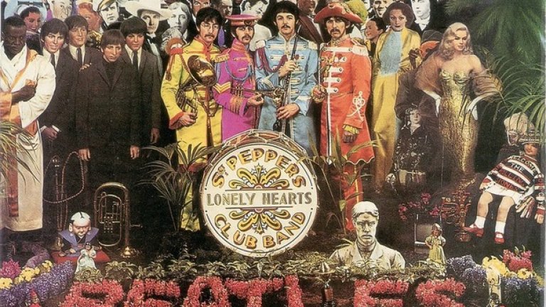 The Beatles – Sgt. Pepper’s Lonely Hearts Club Band (1967)
Не е първият албум, комбинирал рок музика с високо изкуство. Но е едно от изключенията, в които музиканти с ранга и популярността на Beatles (ако въобще е имало музиканти от такъв ранг и популярност преди тях) решават така рязко да обърнат гръб на всичко, което ги е направило известни и напълно да преоткрият себе си. С други думи, за първи път Beatles са освободени от отговорността да бъдат Beatles. 
Иронията е, че никой друг албум не ги утвърждава толкова категорично в музикалната история. Прекратили концертите си на живо и посветили се на студийна работа с невиждани дотогава технически възможности, те създават поредица от песни, които по-късно ще се окажат начало на поне няколко нови музикални вселени.