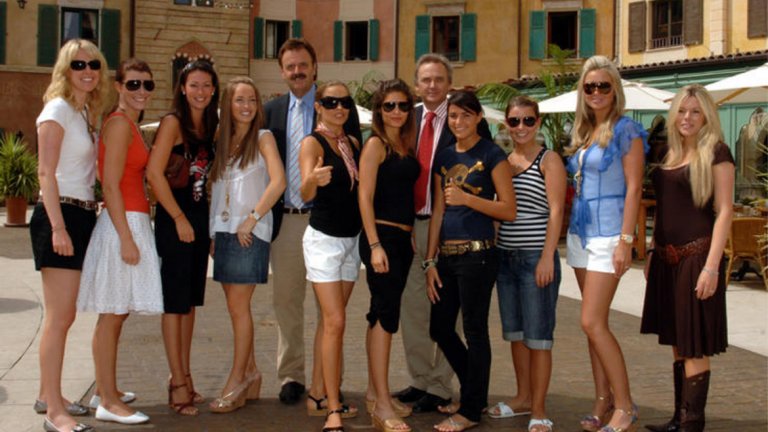 WAGs при пристигането в Баден-Баден
