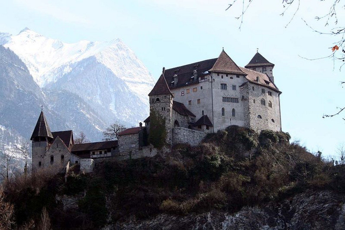 15. Лихтенщайн
Много от жителите на тази немскоговоряща страна се радват на високи доходи като средният годишен доход е в размер на 78 000 долара.