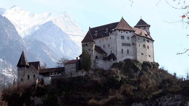 15. Лихтенщайн
Много от жителите на тази немскоговоряща страна се радват на високи доходи като средният годишен доход е в размер на 78 000 долара.