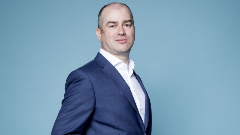 Попов има богат международен опит в сферата на финансите