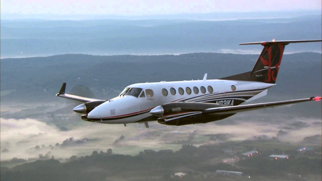 Beechcraft King Air 350i
Цена: $7.5 милиона 
Няма по-икономичен начин да прелетите с 10 човека от Beechcraft King Air 350i. Джетове с подобен размер горят поне с 1/5 повече гориво. Също така самолетът е единственият от себеподобните си, които може да по