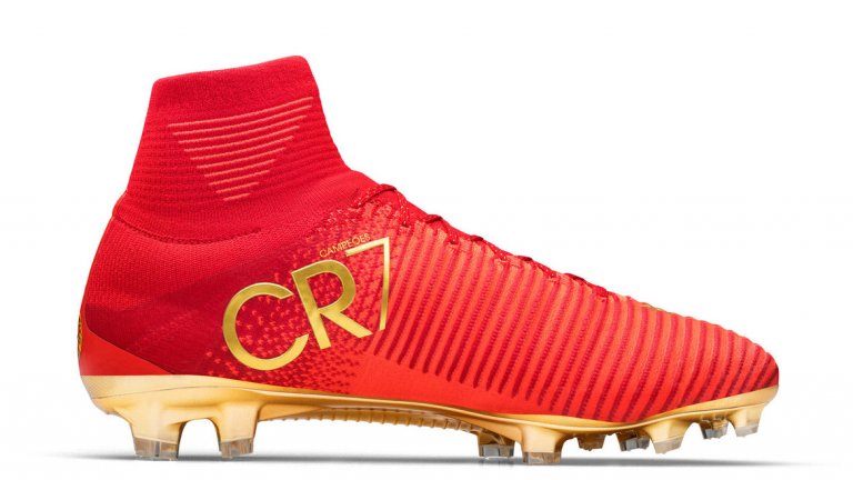 Новите обувки на Кристиано Роналдо, които не се продават никъде